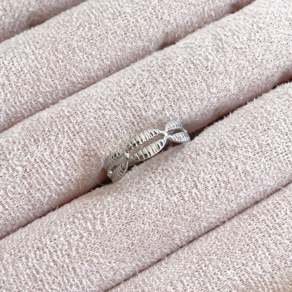 ''Shell to Shell'' ring