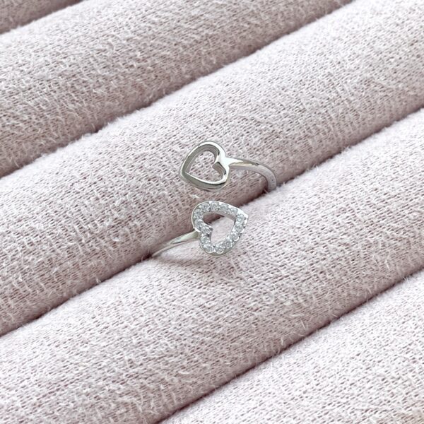 ''Glowing Love'' ring